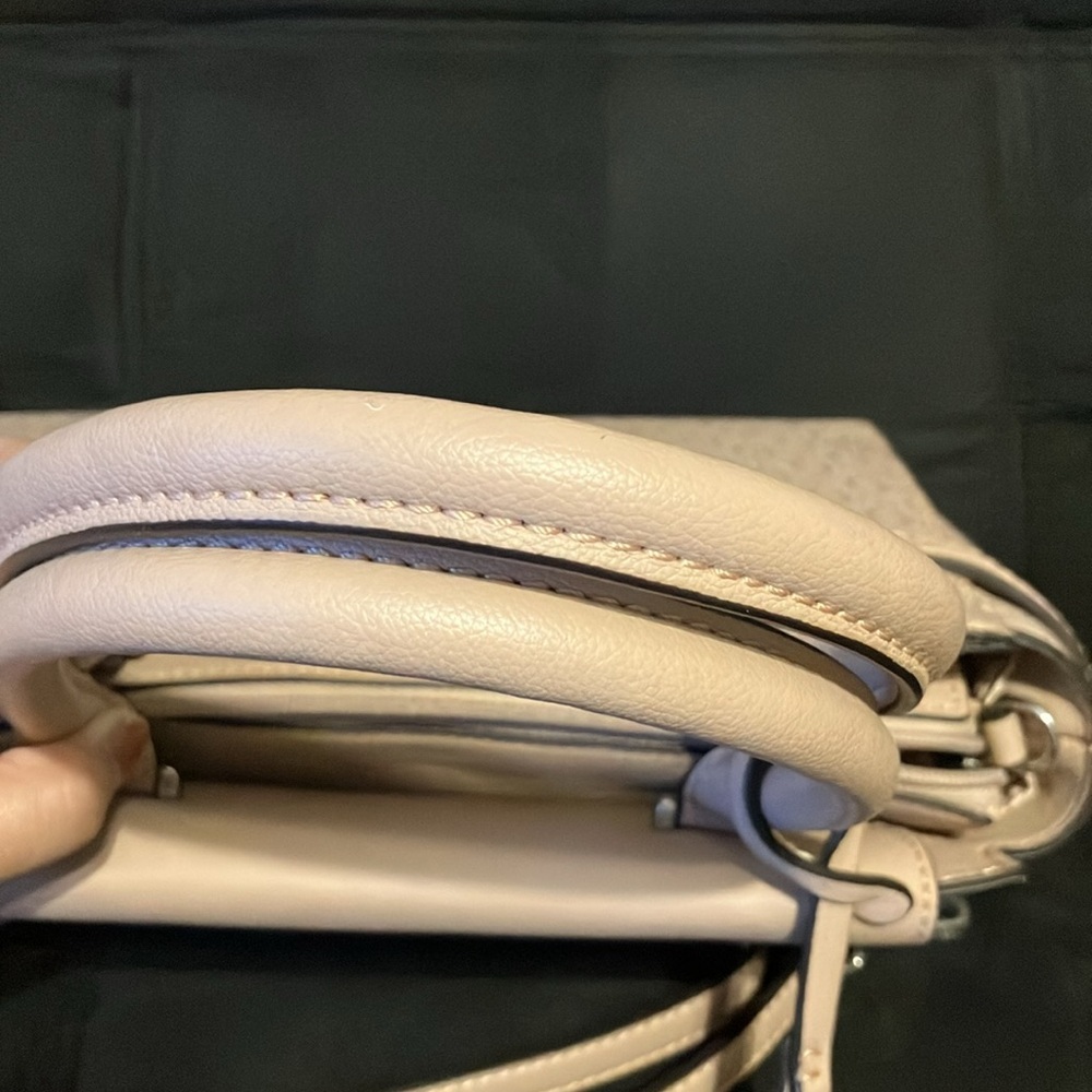 EUC Guess crossbody bag - Picture 5 of 15